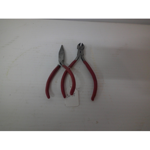 47 - Two small pairs of pliers