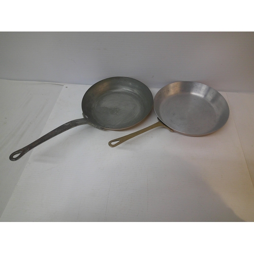 258 - Two frying pans - 24cmD