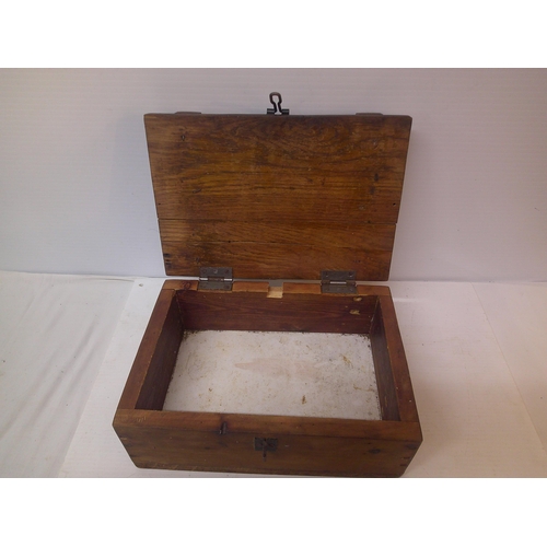 276 - An oak wooden box - 34cm x 23cm x 15cm