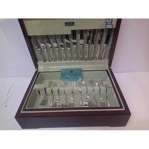 291 - An Arthur Price canteen of cutlery