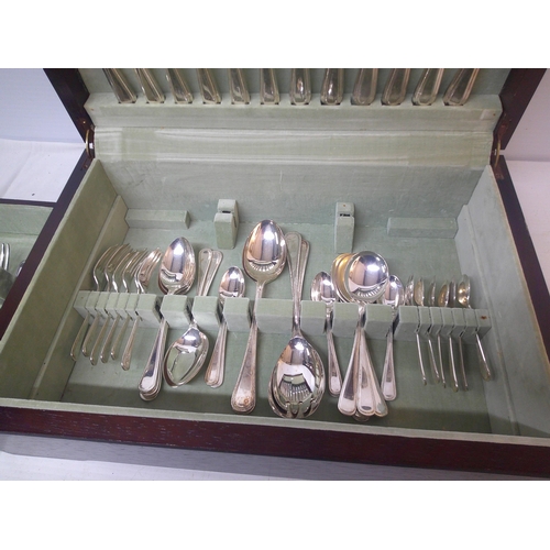 291 - An Arthur Price canteen of cutlery