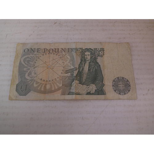 309 - An English £1 note - Sir Isaac Newton on reverse