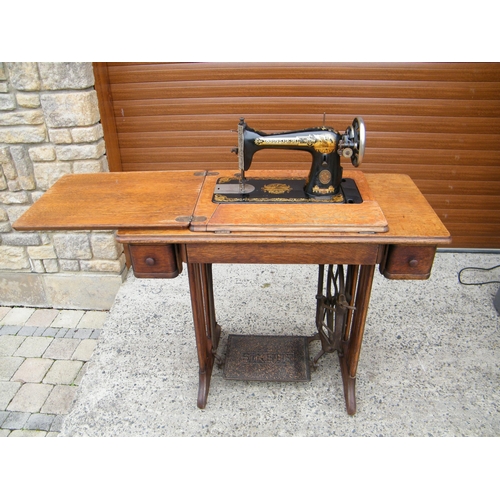 102 - A Singer treadle sewing machine - Model no. 15K - 1929 - 78cm x 86cm x 41cm