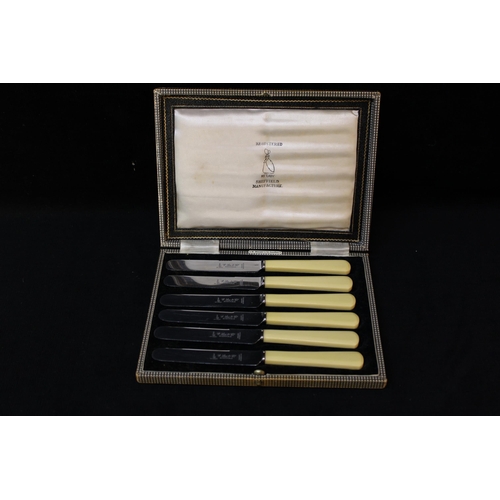 150 - A boxed set of six butter knives
