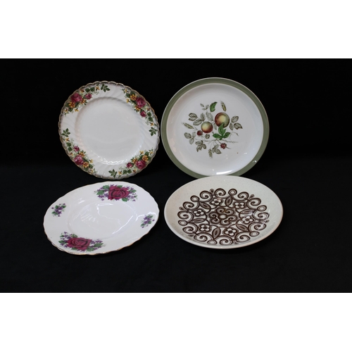 92 - Five assorted plates largest 25cmD