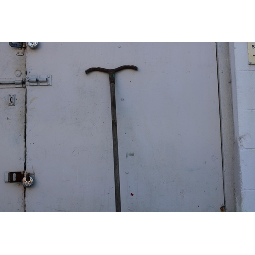 12 - A vintage window opener 50cmL