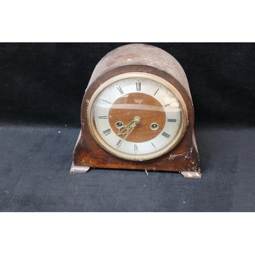 14 - A mantle clock