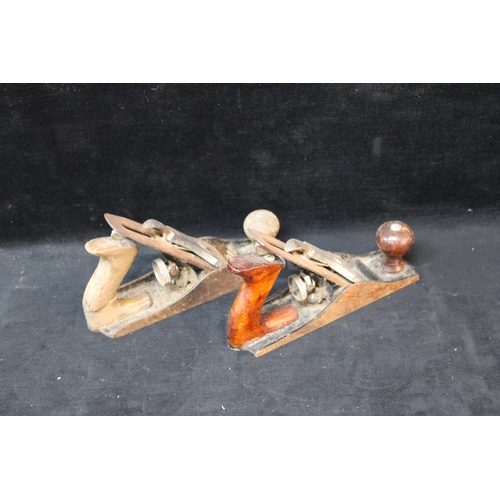 187 - A Stanley vintage wood plain and a Greenwood vintage wood plain