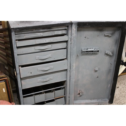 288 - An Engineer's chest - 98cm x 51cm