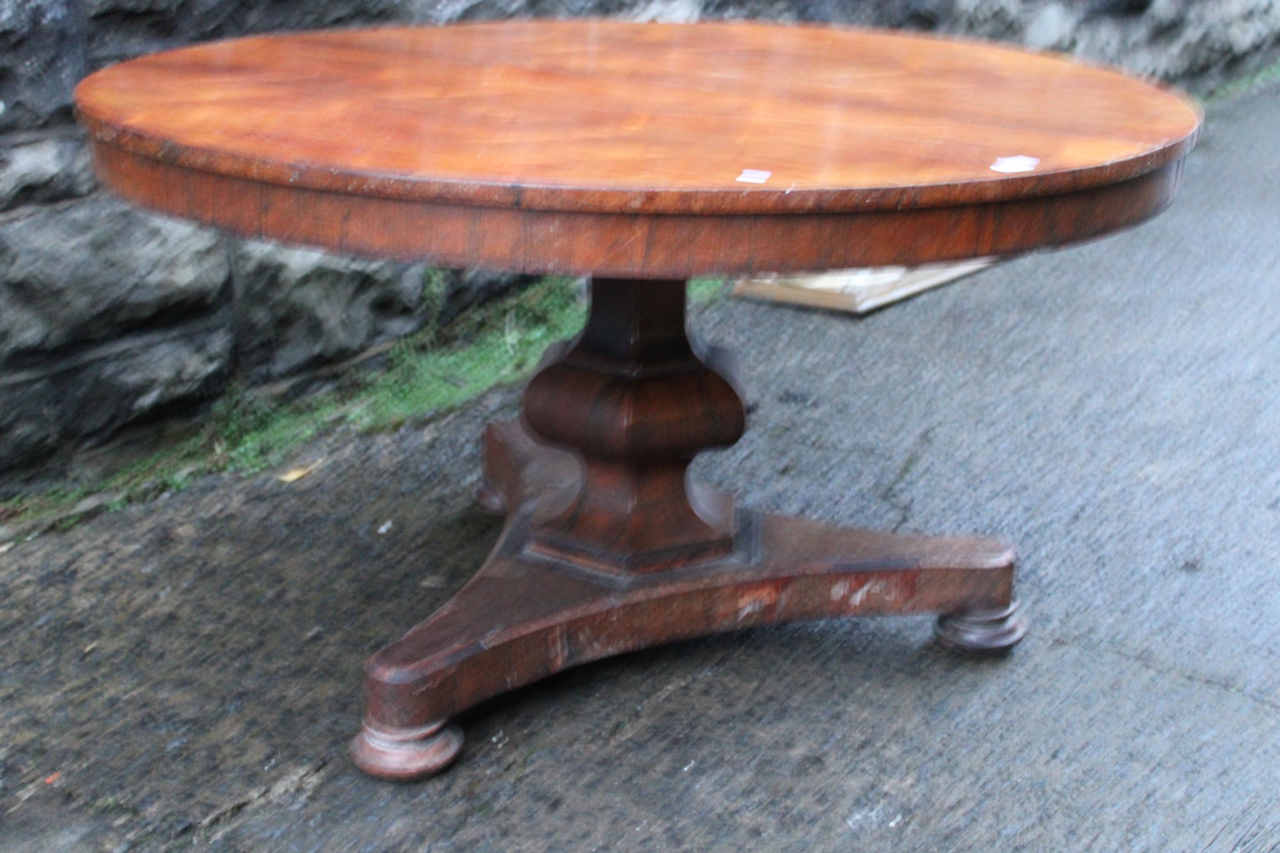 A Georgian circular tip up table - 131cmD