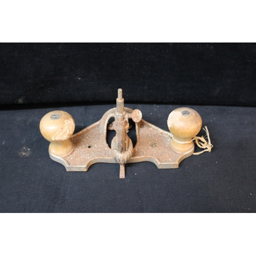 2 - A Stanley routing hand tool 19cmW