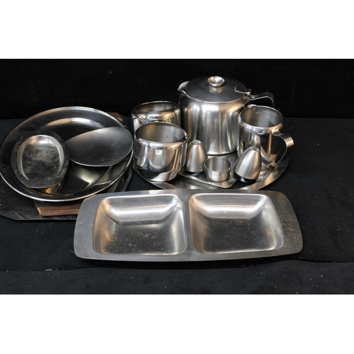 304 - A lot of stainless steel kitchen ware