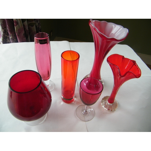 324 - Six pieces of red/ruby to clear glass items - 25cmH tallest