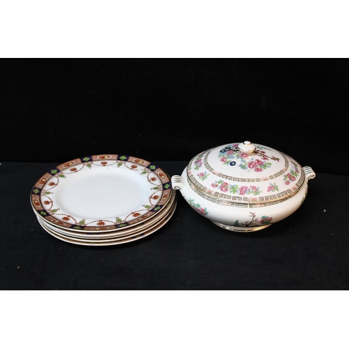 342 - A selection of Arklow pottery - plates 25cmD