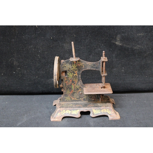 53 - A miniature tinplate sewing machine 15cmW X 16cmH