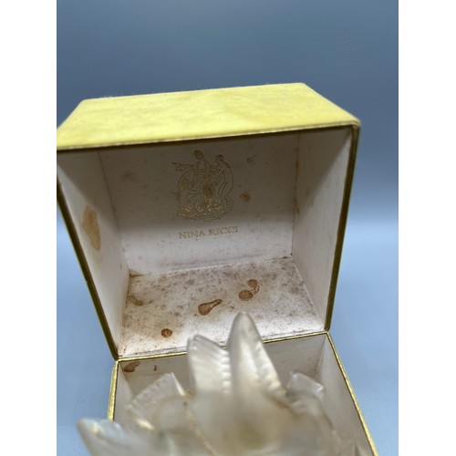 86 - Vintage Lalique two turtle doves perfume bottle with original box 'L' Air Du Temps' for Nina Ricci.