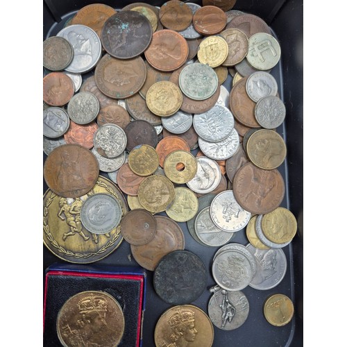 99 - A Collection of mixed world coins; Various British Silver coinage- 1901 One Shilling, Various dated ... 