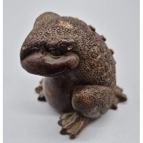 135 - Chinese bronze Fengshui Wealth three foot toad figure. Signed to the base [5cm high]