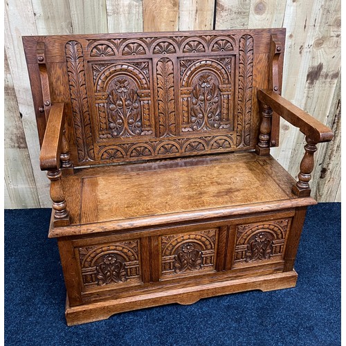 319 - Edwardian oak Monk's Bench/ hall seat/ settle made from solid oak. This bench can be transformed int...