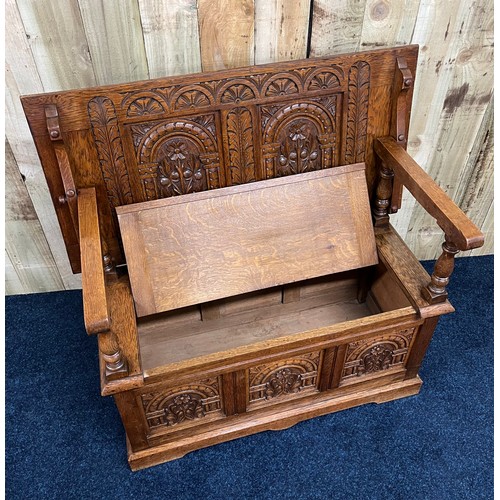 319 - Edwardian oak Monk's Bench/ hall seat/ settle made from solid oak. This bench can be transformed int... 