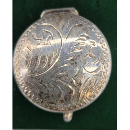 215 - Small 925 silver engraved pill box. [2cm diameter]