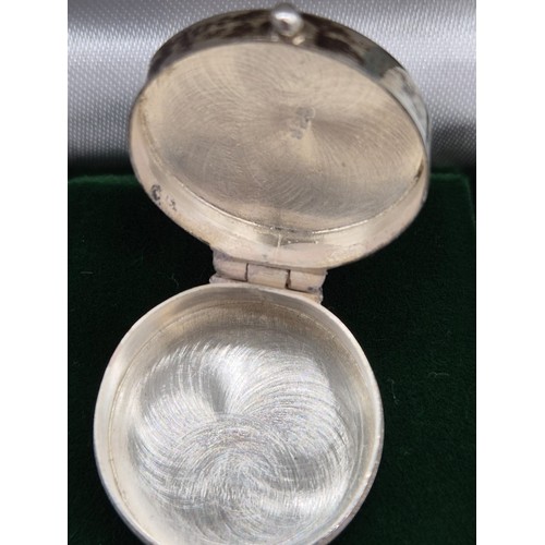 215 - Small 925 silver engraved pill box. [2cm diameter]