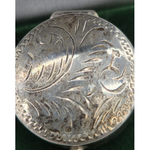 215 - Small 925 silver engraved pill box. [2cm diameter]