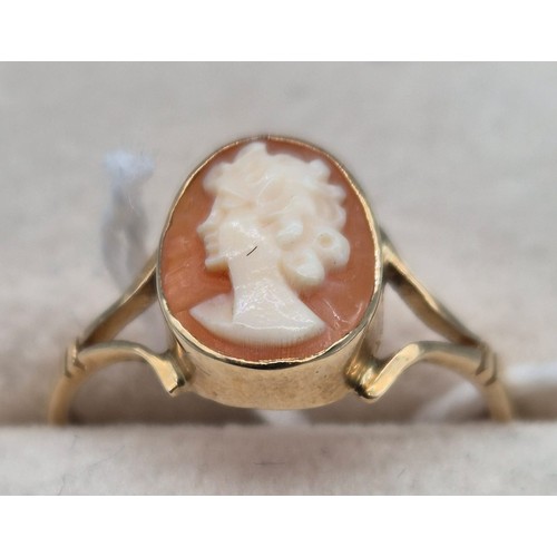 212 - 9ct yellow gold ring set with a carved cameo. [Ring size O 1/2] [1.42Grams]