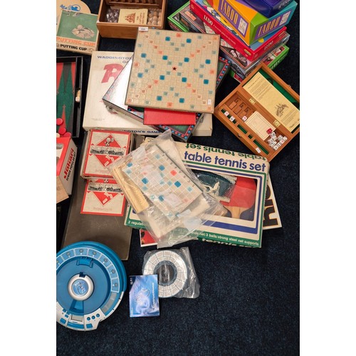 494 - A Collection of vintage board games and others; Jokari Senior popular set, Monopoly, Scrabble, Risk,... 