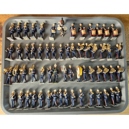 407 - Tray of Lead hand painted Royal Marine bandsmen. Possibly by Britain's