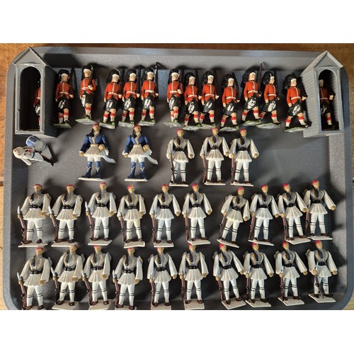 408 - Tray of Lead and plastic hand painted soldiers; Lead Scots guard soldiers by Britain's Ltd. Greek pl... 