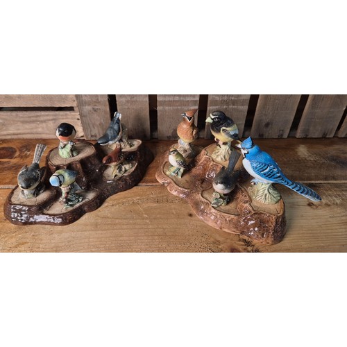 417 - Beswick and Royal Doulton tree stump stand with various Beswick bird figures.