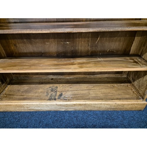 430 - Antique mahogany open bookcase. Has three movable shelves. [123x122x35cm]