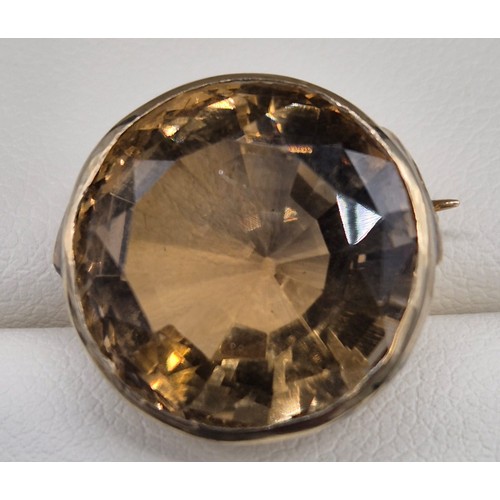 13 - Antique 9ct yellow gold and large cut citrine gem stone brooch. [1.7cm diameter] [4.56grams]