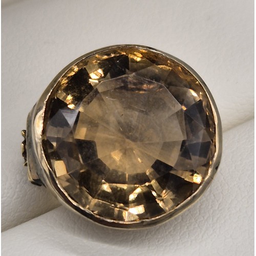 13 - Antique 9ct yellow gold and large cut citrine gem stone brooch. [1.7cm diameter] [4.56grams]