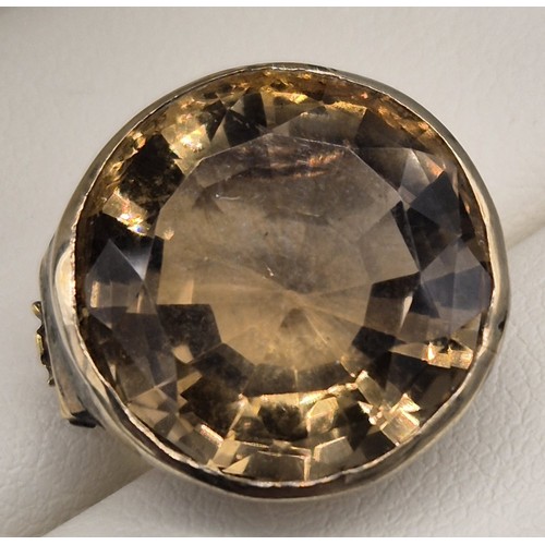 13 - Antique 9ct yellow gold and large cut citrine gem stone brooch. [1.7cm diameter] [4.56grams]