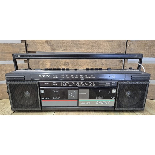 377 - Sony ghetto blaster. 4 Bands, double tape.