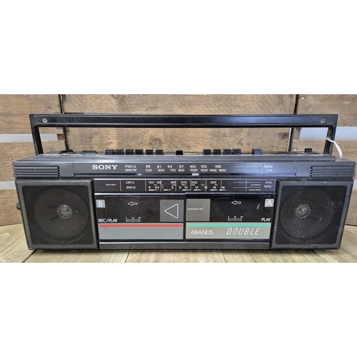 377 - Sony ghetto blaster. 4 Bands, double tape.