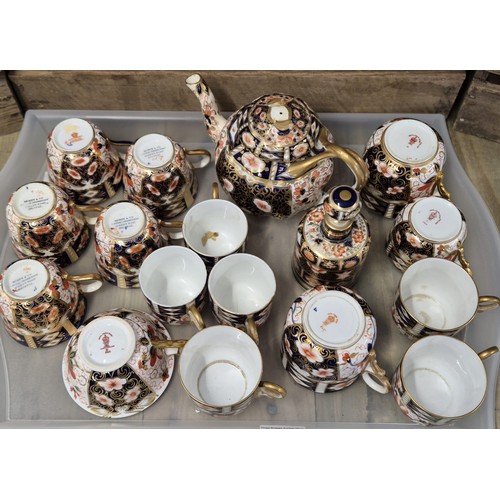 369 - Tray of Royal crown Derby, Mundy & co & Davenport Imari pattern tea cups, perfume bottle and tea pot... 