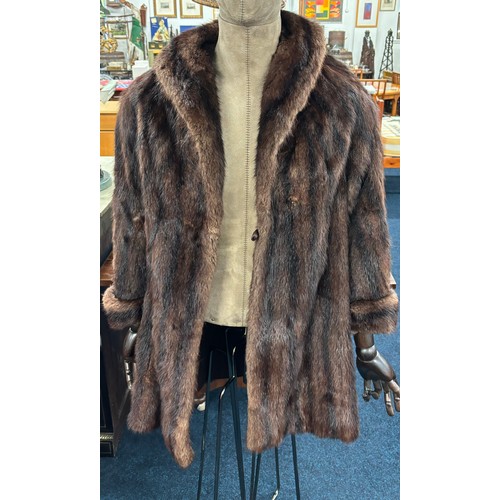 417 - Vintage ladies fur coat.