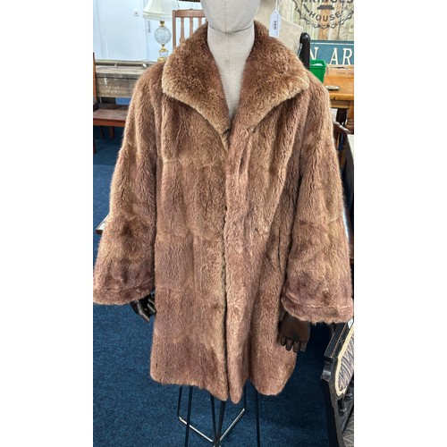 416 - Vintage ladies fur coat.