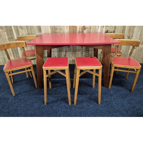 316 - Mid century Red Formica top kitchen table, four chairs and two stools. [Table- 78x121x91cm]