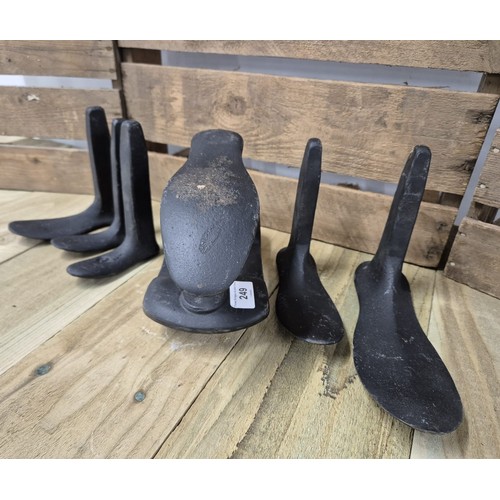 249 - Vintage cast iron Cobblers last and feet forms, sizes- infant 1,2,3,4,5 with fitting bracket.