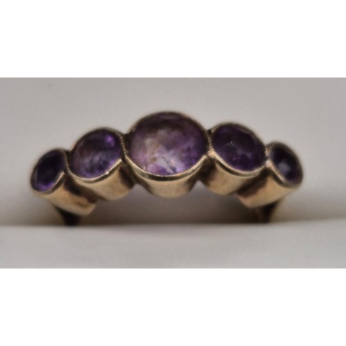 121 - 22ct yellow gold ring set with 5 round cut Amethyst gem stones. [4.85grams] [Ring size O]