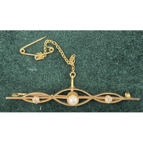 127 - Antique 15ct yellow gold ornate bar brooch set with a single Pearl and two round cut Diamonds. [3.37... 