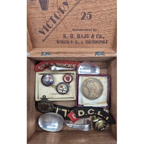 136 - Tub of mixed costume jewellery; Victory Corona Cigar box, Coronation medallion, Various patches and ... 