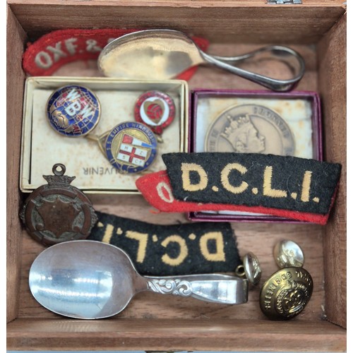 136 - Tub of mixed costume jewellery; Victory Corona Cigar box, Coronation medallion, Various patches and ... 