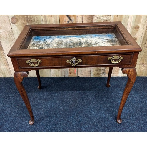 470 - Early 19th century mahogany bijouterie/ silver drawer cabinet. Glass missing from top, Blue velvet i... 