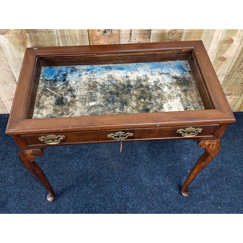 470 - Early 19th century mahogany bijouterie/ silver drawer cabinet. Glass missing from top, Blue velvet i... 