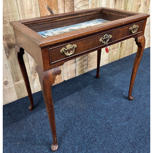 470 - Early 19th century mahogany bijouterie/ silver drawer cabinet. Glass missing from top, Blue velvet i... 